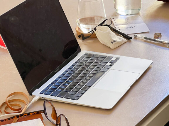 The Quiet Etiquette That Sets Apart Serious Young Professionals