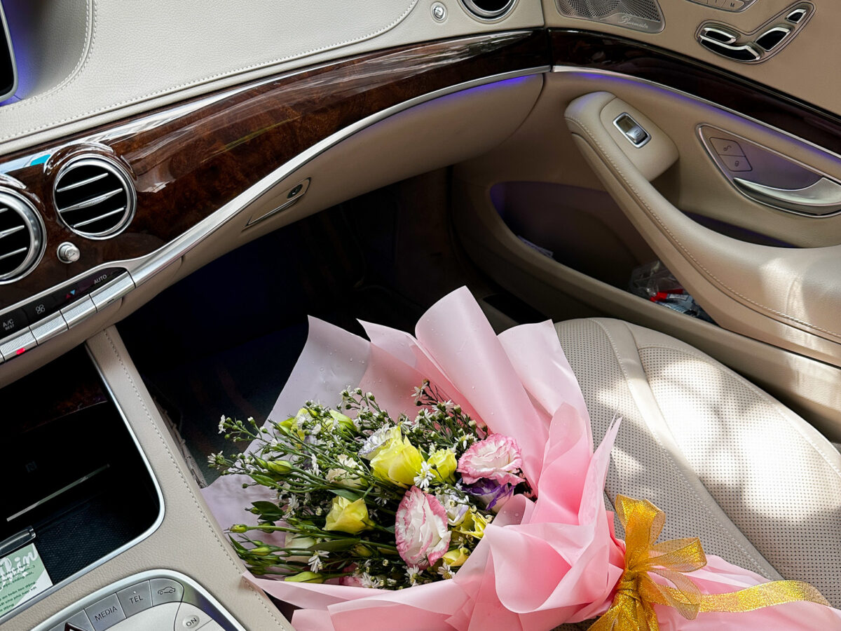 A Thoughtful Woman Always Arrives With Something